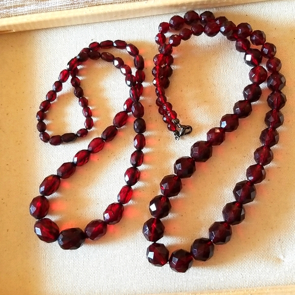 CHERRY RED AMBER faceted graduated bead VINTAGE NECKLACES 2 separate strands - Picture 6 of 7